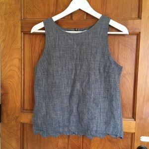 Grey tank top with Scalloped hem